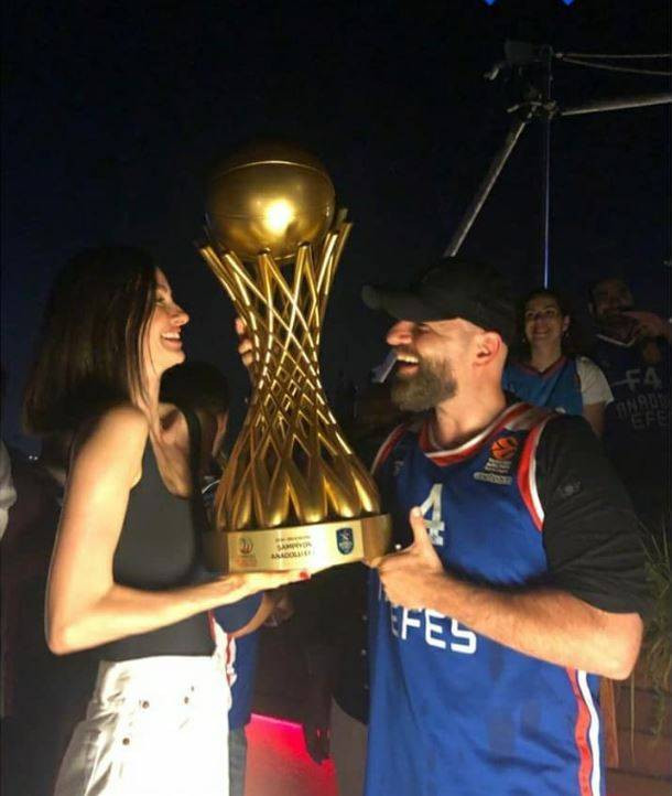 Sosyetenin gözde çifti boşandı: Yasemin Özilhan’dan ‘İhanet’ açıklaması! Magazin dünyası şokta - Resim: 30